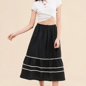 Urban Outfitters Kimchi Blue Mariana Tiered Midi Skirt | Size M